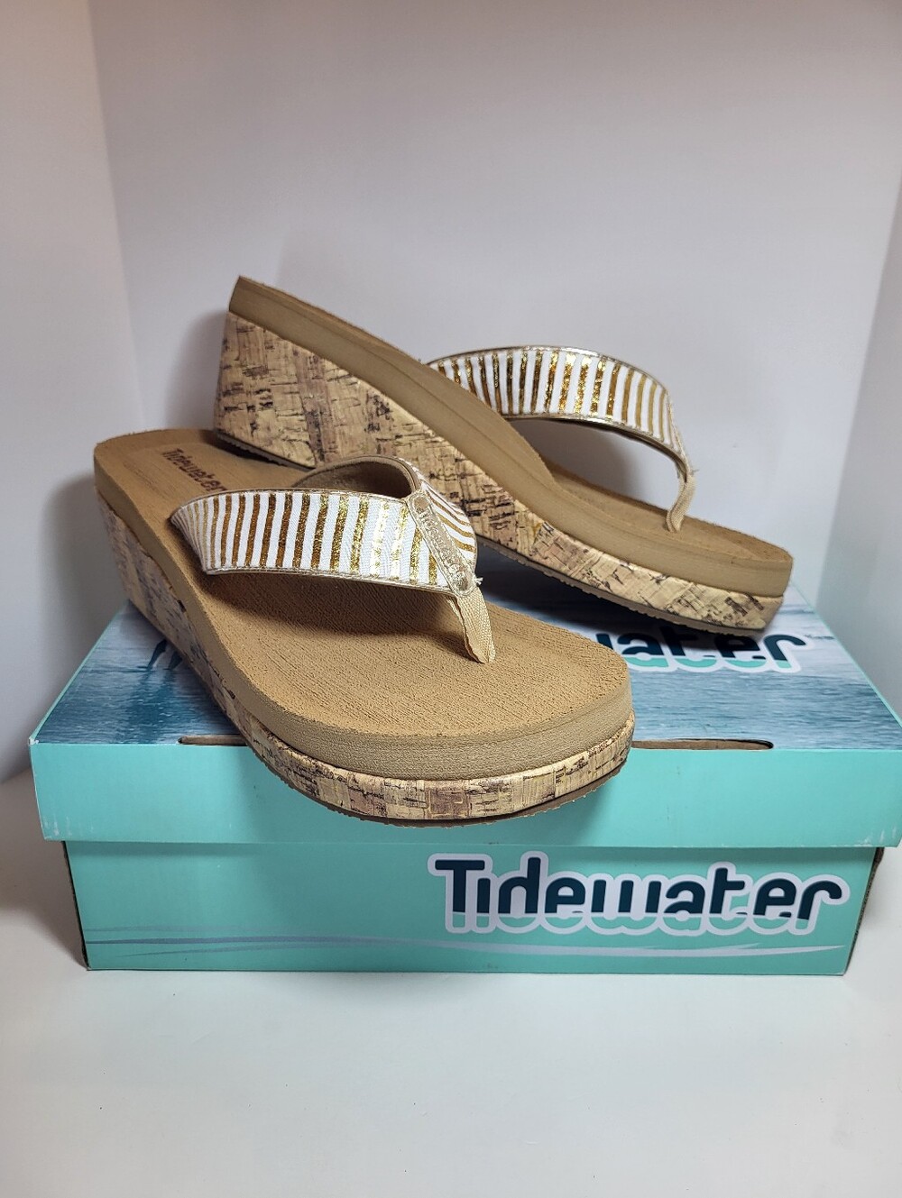Tidewater Beach Club SANDALS Wedge Onslow Womens Sz 9 Gold Wt Thong Platform NIB